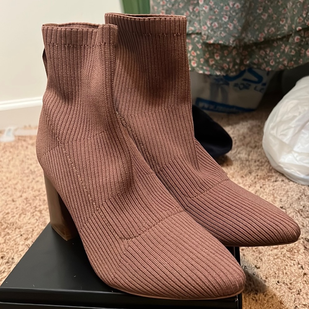 Cute ankle boot, great with jeans and sweater dresses. Size nine, never worn